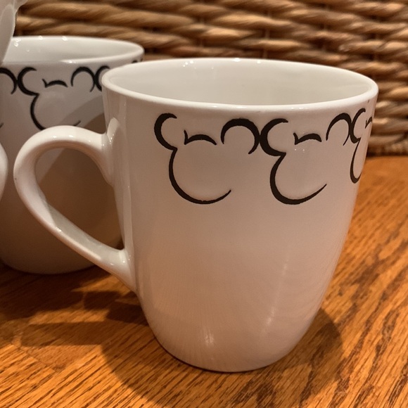 Disney set of 4 Mickey Mouse coffee cups - Picture 9 of 12